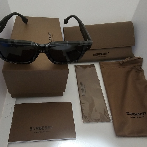New Burberry Sunglasses - Picture 1 of 5